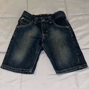 Like new Boys size 6 wrangler Jean shorts with adjustable waistband